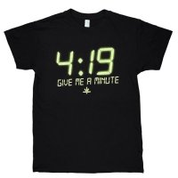 Brisco Brands - 4:19 Give Me a Minute ユニセックス Tシャツ ／ ブラック